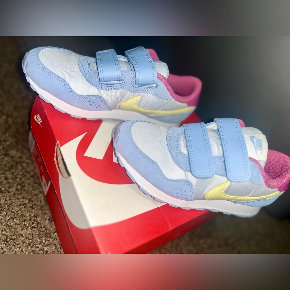 Nike Kids Sneakers Size 1.5Y